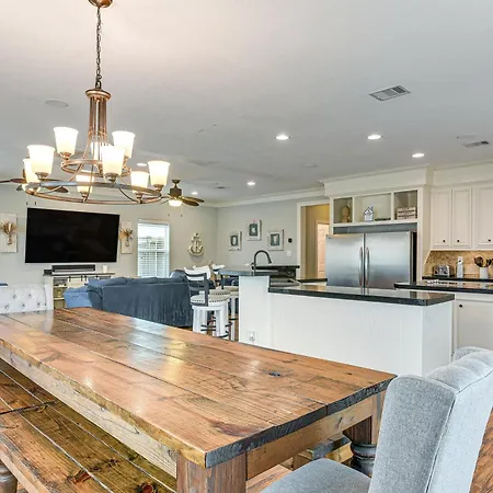 Large Group Gulf Retreat, Steps To Surfside Beach!
